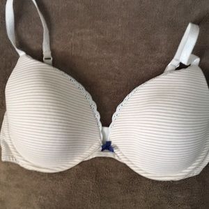 Victoria’s Secret soft push up bra 36D